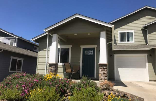 Three bed, two bath Ashland home for rent | Available June photos photos