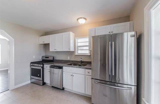 806 NW 14th Street - 806 Northwest 14th Street, Fort Worth, TX 76164