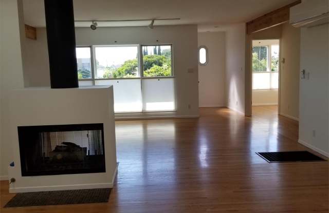 1820 South Dunsmuir Avenue Gallery 2
