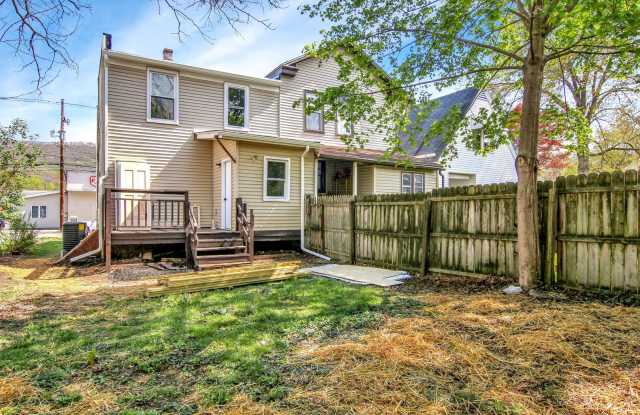 Coming Soon Spacious 3 bedroom home Located in Susqenita schools - 407 North High Street, Duncannon, PA 17020