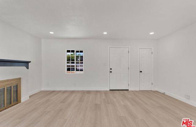 422 W 34th St Gallery 4