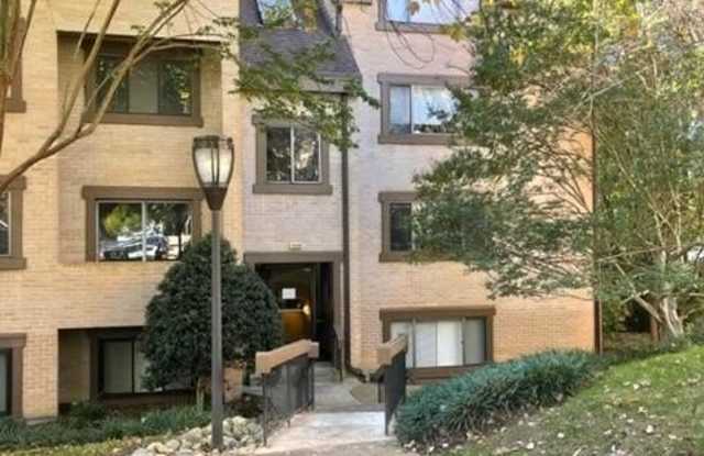 1656 PARKCREST CIRCLE - 1656 Parkcrest Circle, Reston, VA 20190