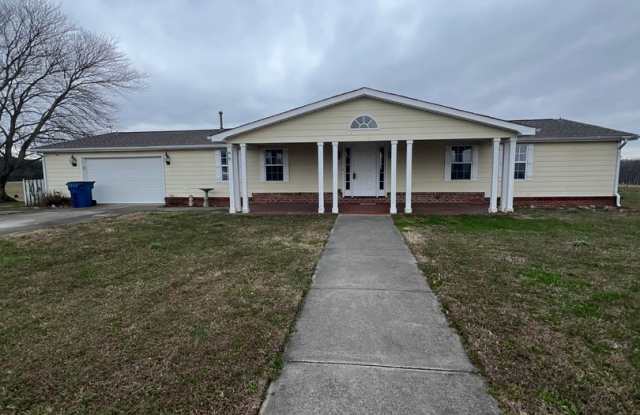 2 bedroom/3 baths Fresh Clean and Full of Charm Gallery 1