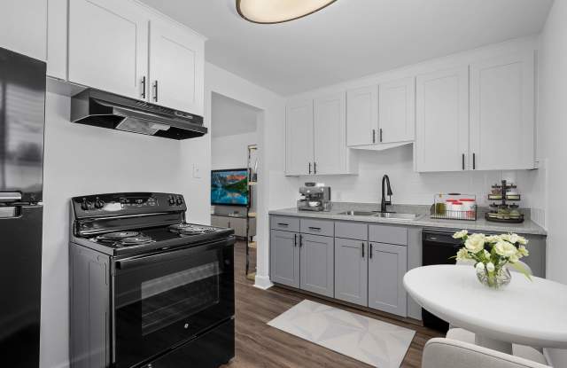 Amazing! Renovated Apartments- Must See! Great Location in Wheatridge photos photos