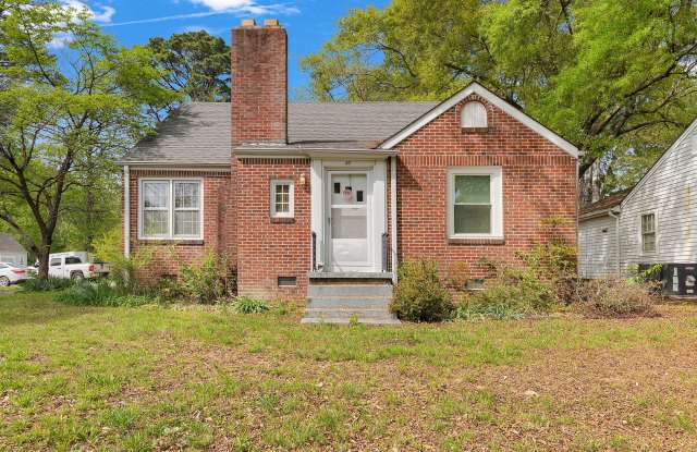 47 Brentwood in LANA photos photos