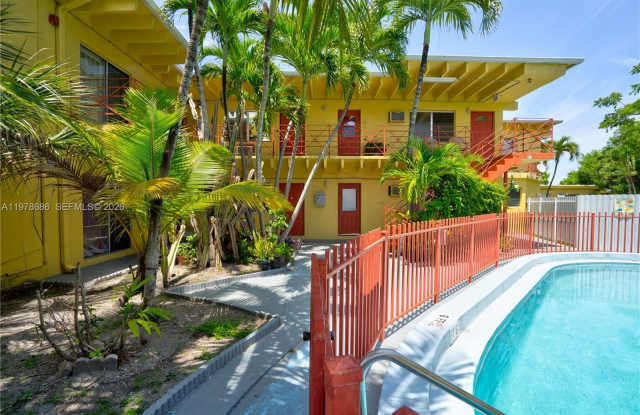 12195 W Dixie Hwy 6e Hwy photos photos