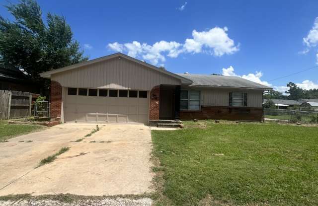1400 Mcdonald Dr photos photos
