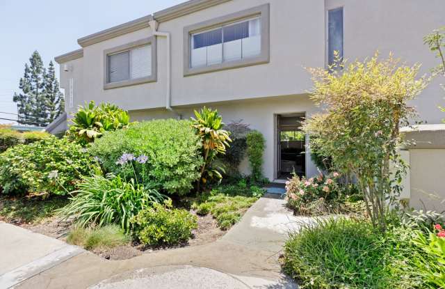 Beautiful Townhome in Gated Community in Northridge! - 18510 Mayall Street, Los Angeles, CA 91324