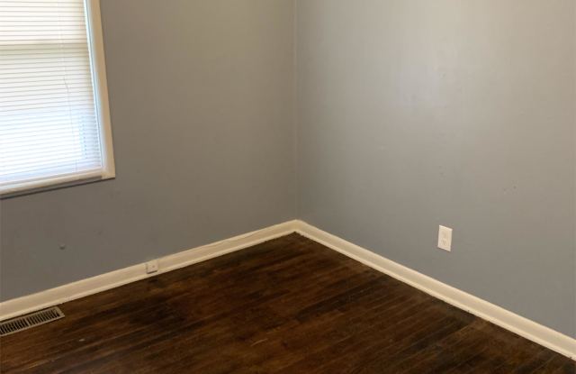 4063 East 69 Terrace Gallery 4