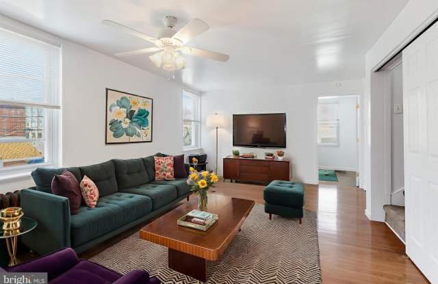 600 E GIRARD Avenue unit: 2 photos photos