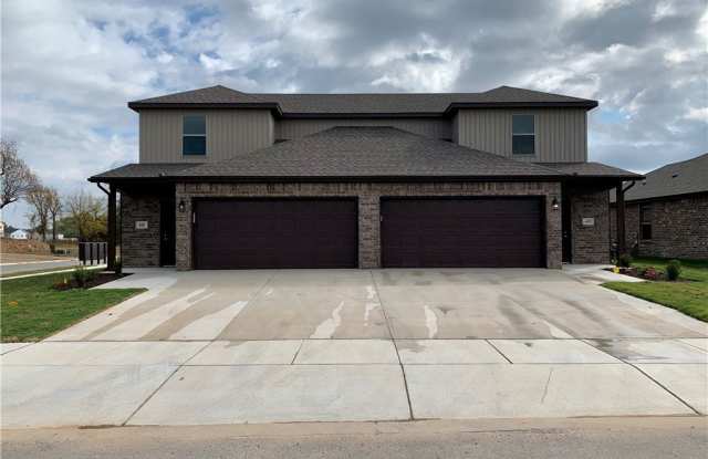 402 Red Robin Street photos photos