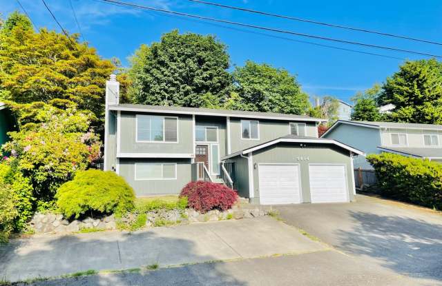 Beautifully Renovated 5 Bedroom House with Large Yard! photos photos