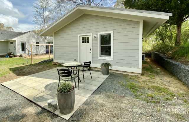 313 Dacian Avenue photos photos