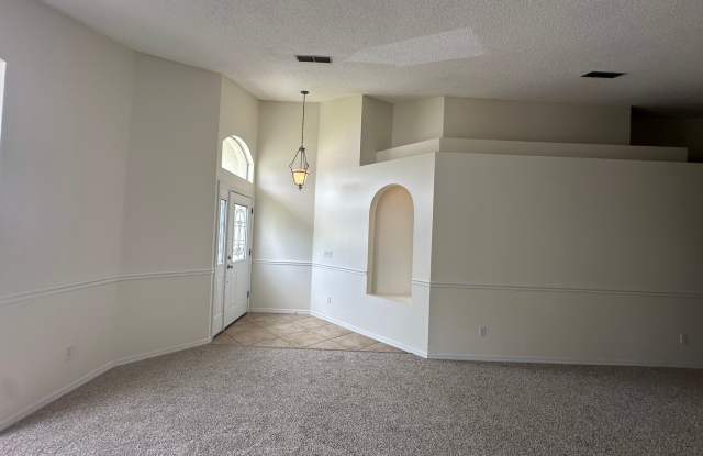 3/2 Split plan with pool! Gallery 4