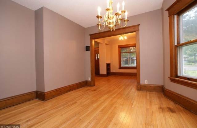 June 2027 ~ Cute 4 bedroom house. Spacious bedrooms. In unit laundry and dishwasher. Gallery 1