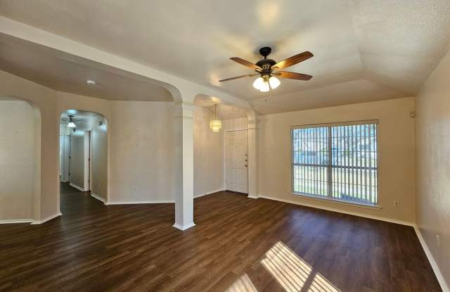 INGROUND POOL & READY FOR IMMEDIATE MOVE-IN! Gallery 4