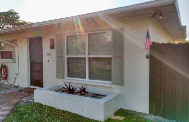 ***NON HOA***PET FRIENDLY***REASONABLE RATE***NAPLES PARK***BIKE TO BEACH*** photos photos
