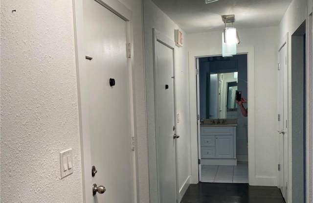 515 South Main Gallery 2