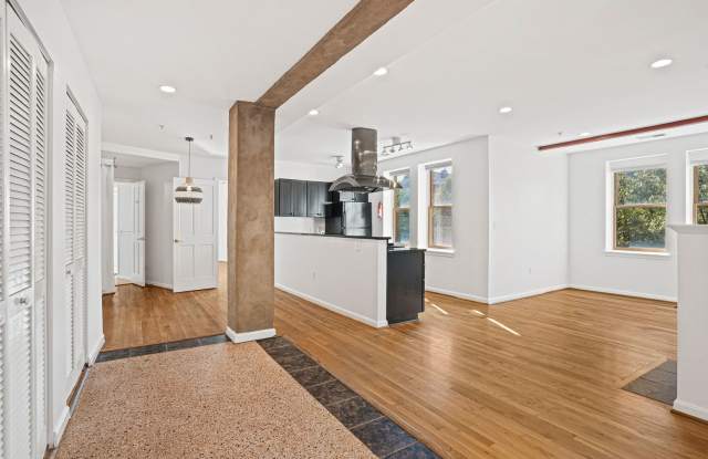 2 Bedroom Beauty in Bloomingdale! Pets Welcome! Move-in Special! photos photos