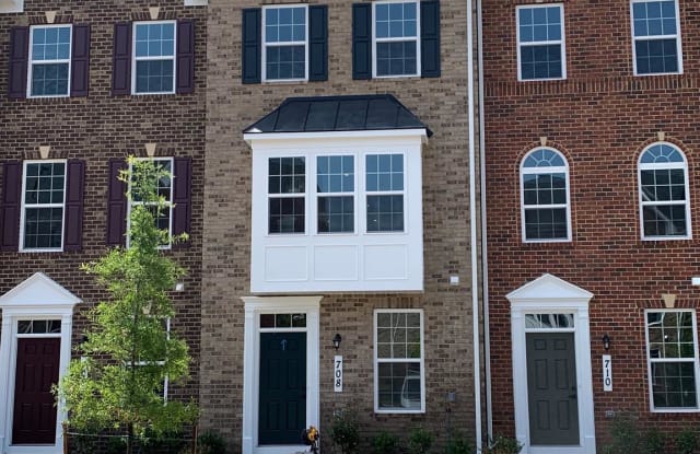 708 SKY BRIDGE DRIVE - 708 Sky Bridge Dr, Lake Arbor, MD 20774