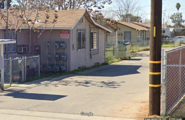 Charming 2-bedroom Home with Yard and Washer/Dryer Hookups Gallery 1