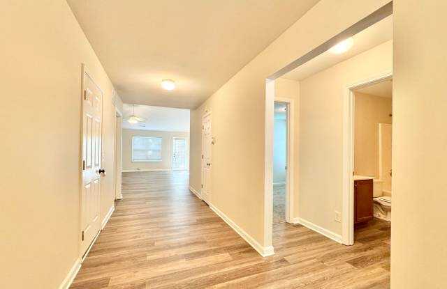 Open concept 3 or 4 BR in Manchester Subdivision off McKnight Mill Road Gallery 3