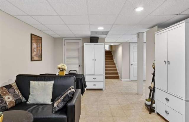 4605 Mercer Road Gallery 4