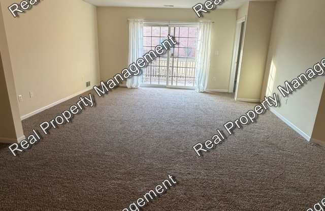 2 Bedroom Condo Gallery 3