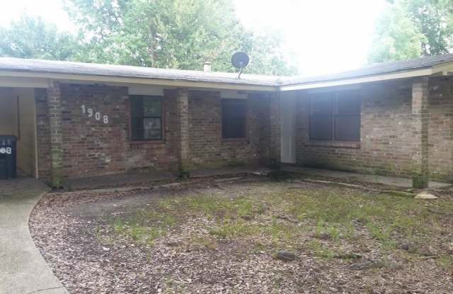 Large 4 Bedroom Available Soon - 1908 43rd Avenue, Gulfport, MS 39501