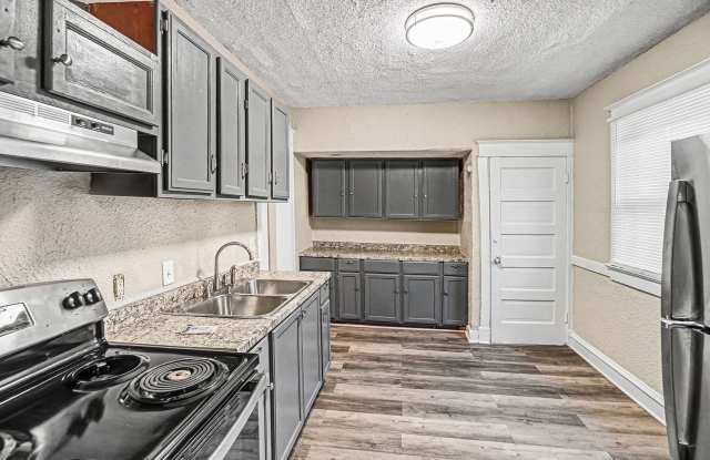 MOVE IN SPECIAL* $250 Off First Full Month's Rent OR Free 55in TV! photos photos