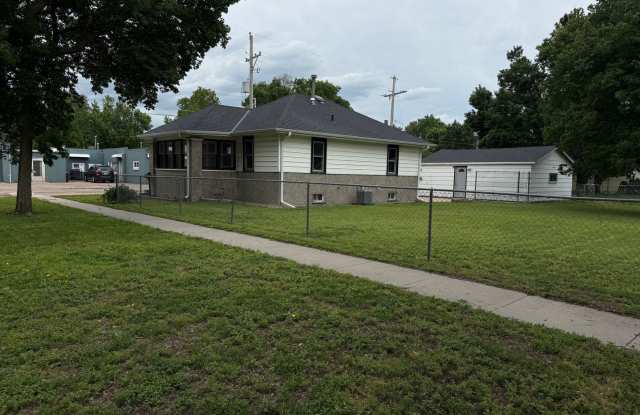 Charming 2-Bedroom Home with Spacious Backyard and 2-Car Garage Gallery 3