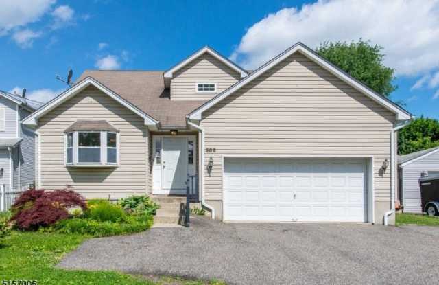 596 Main St photos photos