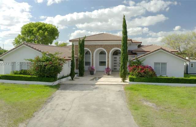 18651 SW 104th St Gallery 1