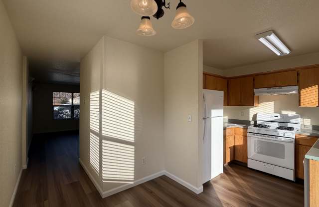 1598 Railroad Ave. - D Gallery 2
