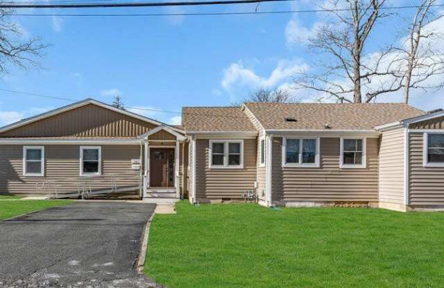 2137 Locust Road Gallery 1