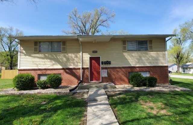 Super cute 1 bd/1bath - $550 5min from 150/71hwy Grandview - 15204 Bellaire Avenue, Grandview, MO 64030