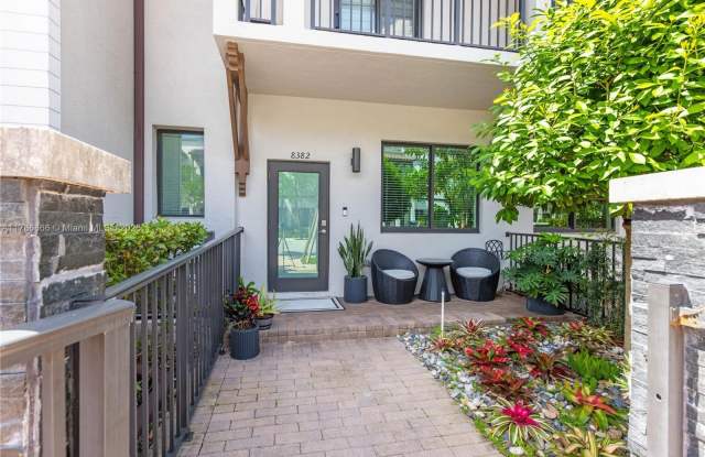 8382 NW 51st Ter photos photos