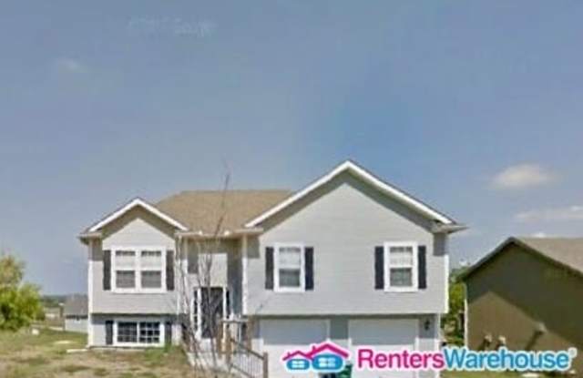 416 Wiltshire Drive - 416 Wiltshire Dr, Raymore, MO 64083