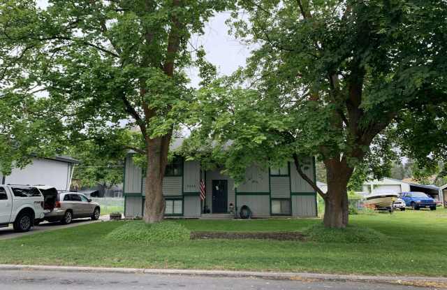 Beautiful Family Home ! Spring Special !! 50% Off first months rent. photos photos