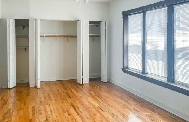 3521-29 1/2 N Broadway Gallery 1
