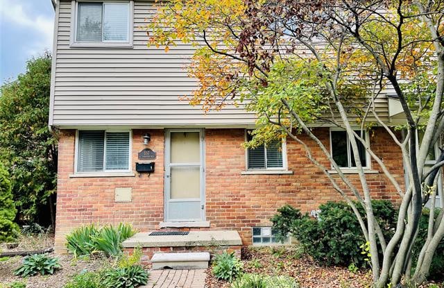 557 W FOURTEEN MILE Road - 557 West 14 Mile Road, Beverly Hills, MI 48025