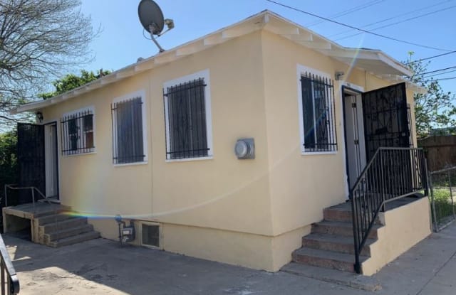 240 1/2 82nd st - 240 1/2 W 82nd St, Los Angeles, CA 90003