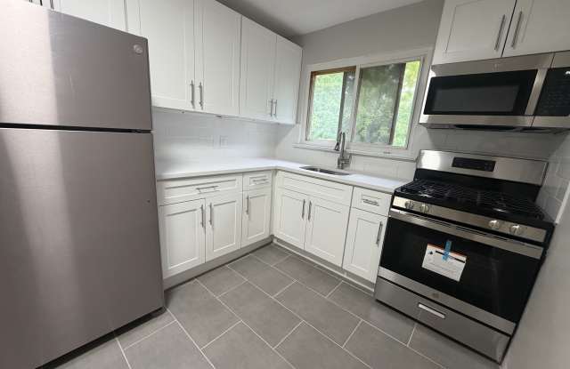 210 Broad Ave photos photos