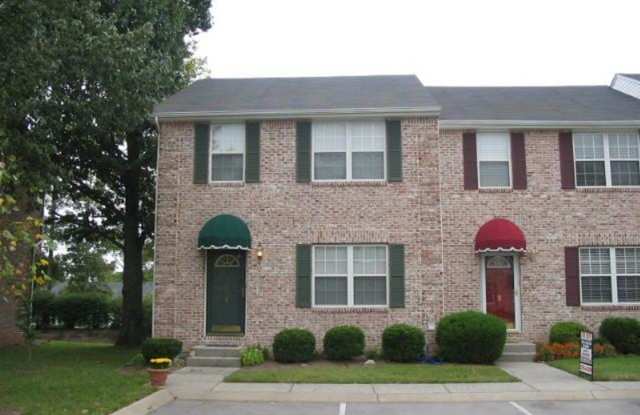 Updated, spacious townhome close to the interstate I-24 photos photos