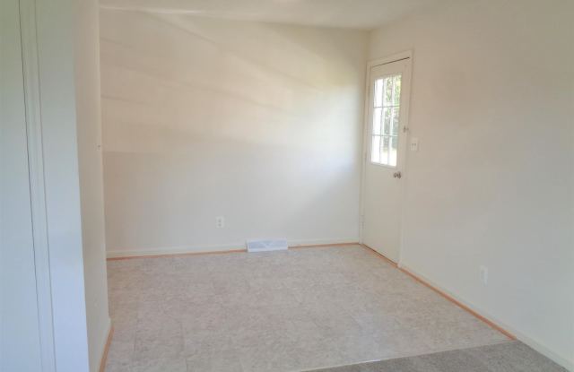 1807 MEADOW Drive Gallery 2