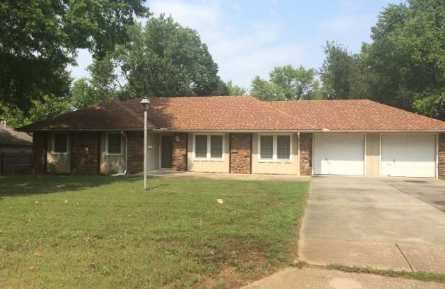 Perfect Location - Kickapoo High School - 3 bed 2 bath 2 car (Available to view after July 4th) photos photos