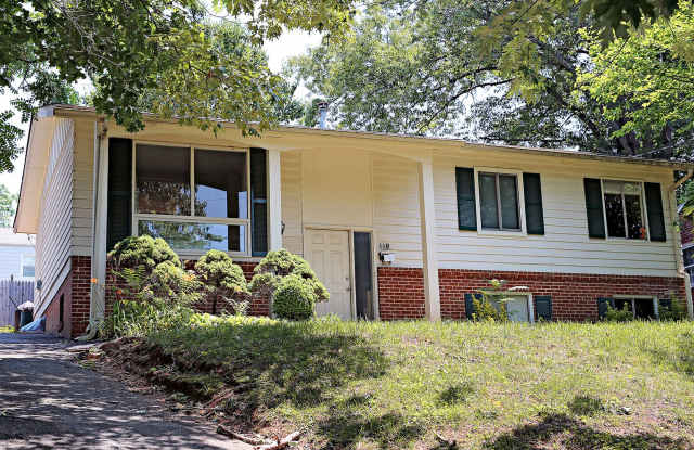 Pet-Friendly Split-Level Home Near UVA Medical Center photos photos