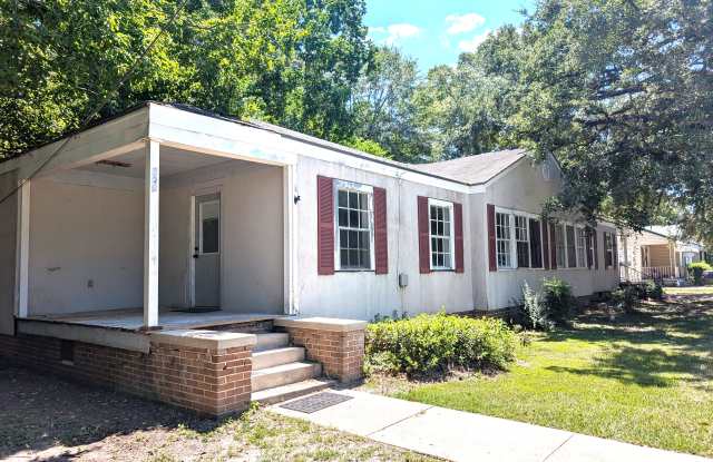 300 S 13th Ave - 300 South 13th Avenue, Hattiesburg, MS 39401
