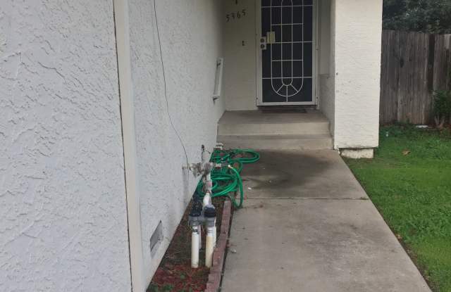 EZS CH # 7: 5365 Yvette Way C Gallery 2