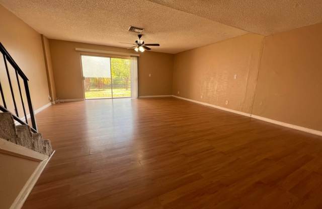 Lovely 2 Bedroom Townhome in Coral Springs Gallery 4